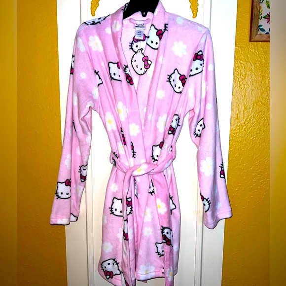 Hello Kitty Robe - Picture 1 of 4